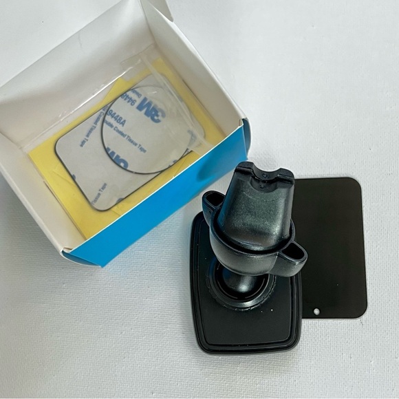 NWT Car Vent Magnetic Adjustable Phone Holder Black Twist Lock - Picture 3 of 5